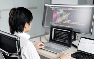 深圳 ,php声明和调用变量的符号是什么？